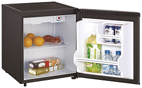 Маленький серебристый холодильник Kraft BR 50 I