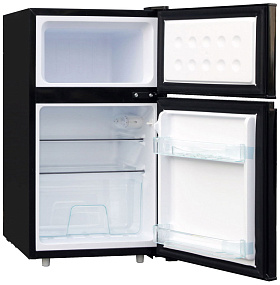 Небольшой холодильник с морозильной камерой TESLER RCT-100 black