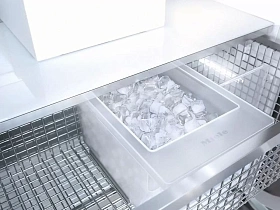 Холодильник с ледогенератором Miele F 2811 Vi фото 3 фото 3