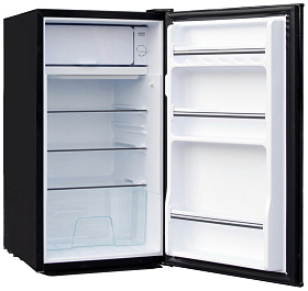 Маленький холодильник с морозильной камерой TESLER RC-95 black