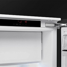 Встраиваемый однокамерный холодильник Smeg S8C124DE фото 3 фото 3